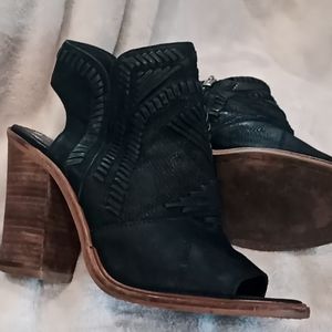 Vince Camuto suede ankle sandals 7